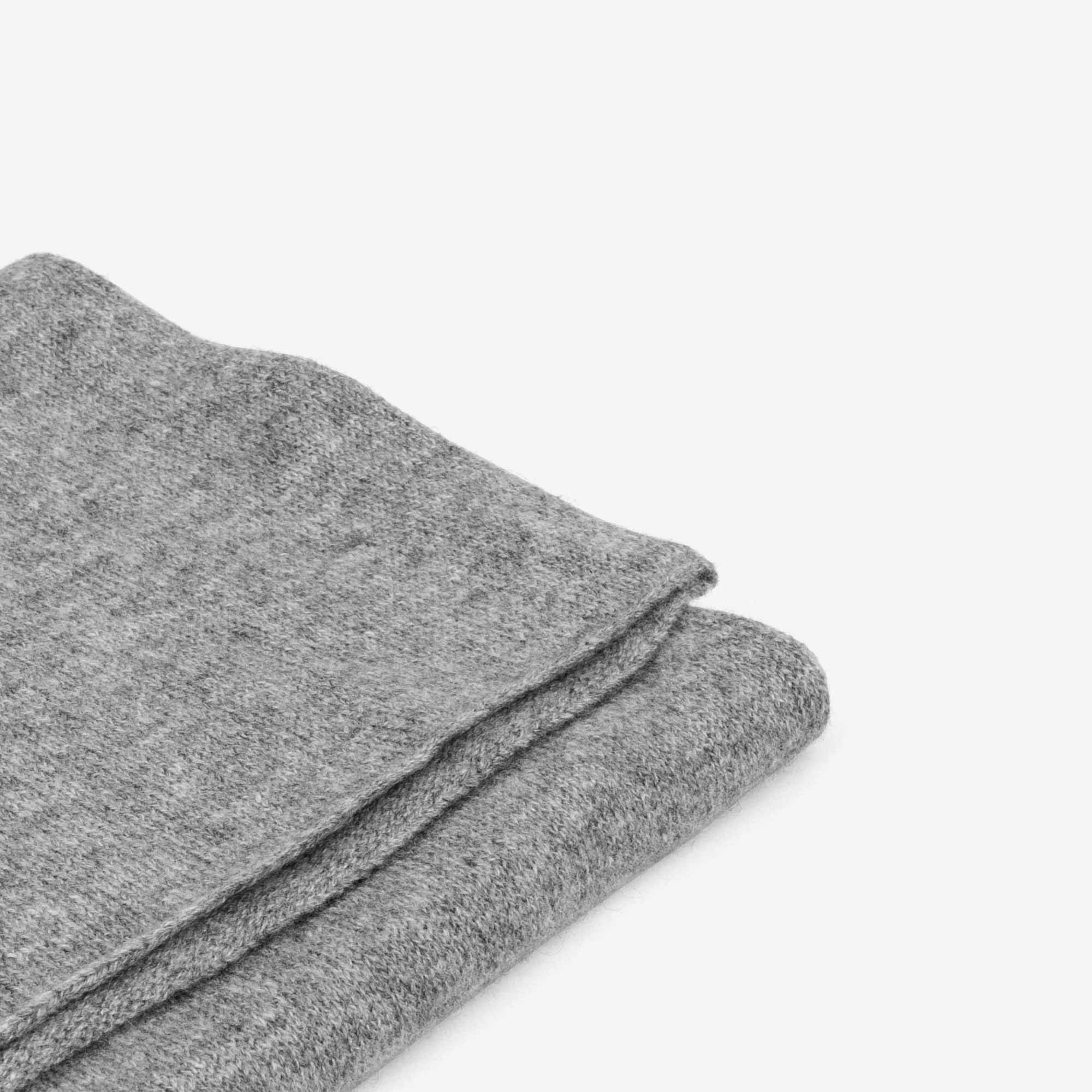 Mattia-Small-Scarf-Cashmere-Light-Grey-4