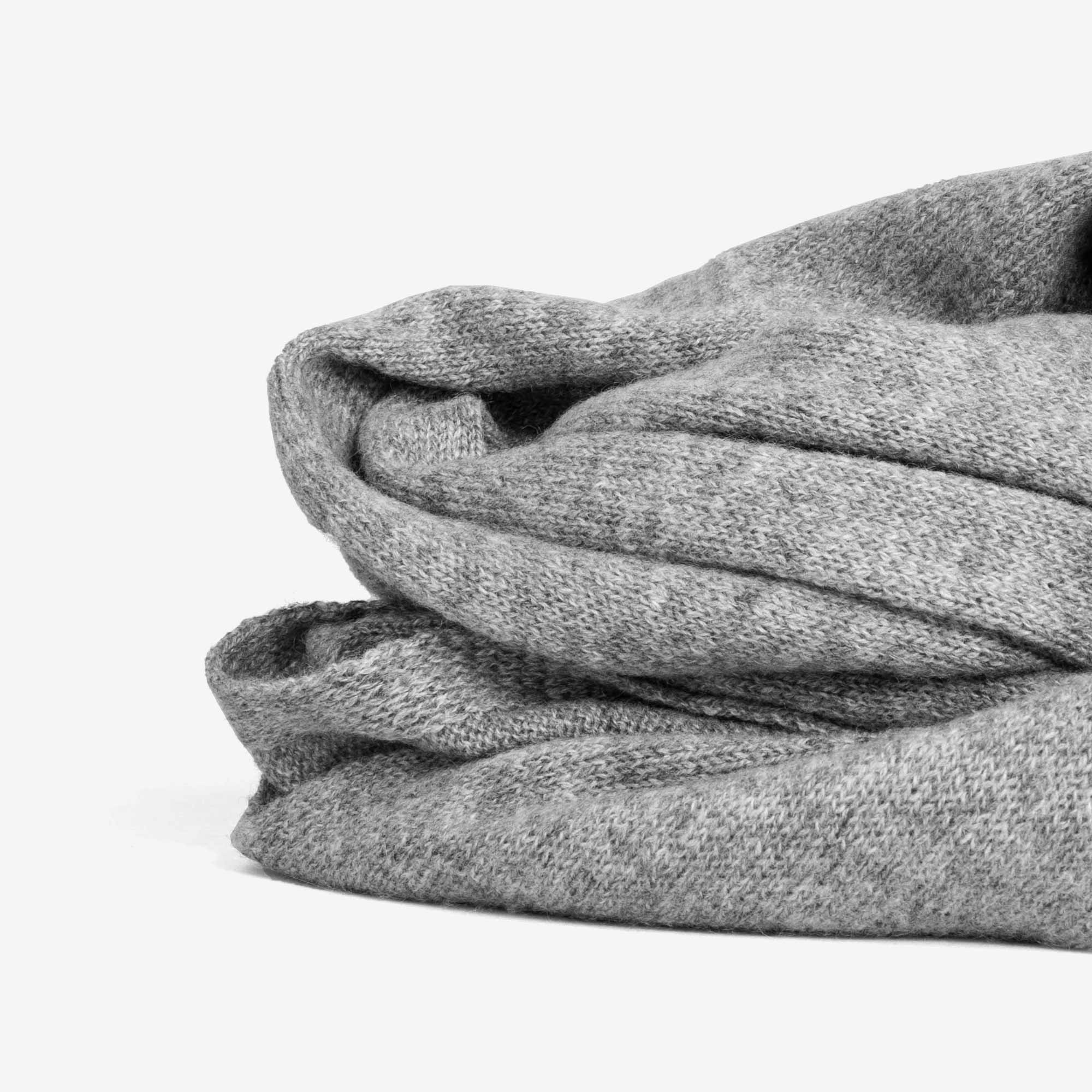 Mattia-Small-Scarf-Cashmere-Light-Grey-6