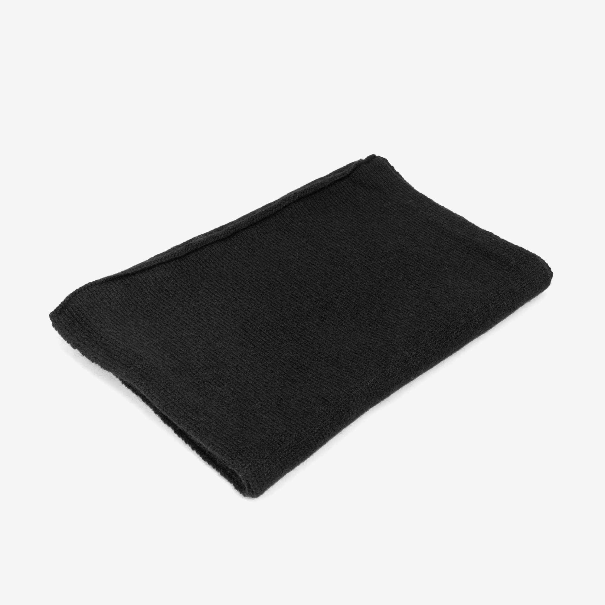 Bernardo-Small-Scarf-Cashmere-Black-2