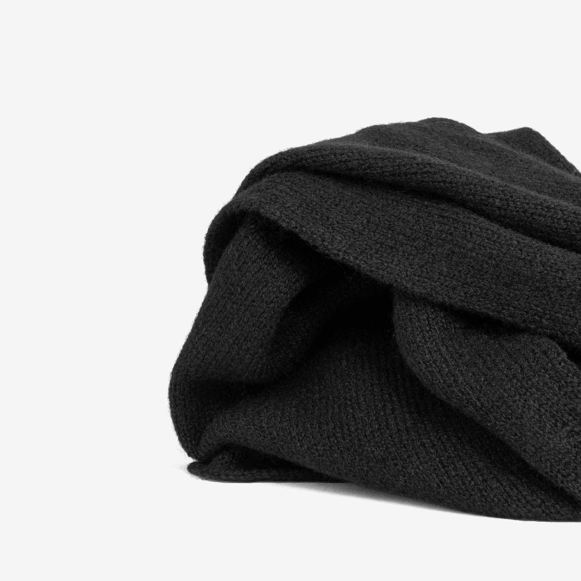 Bernardo-Small-Scarf-Cashmere-Black-5