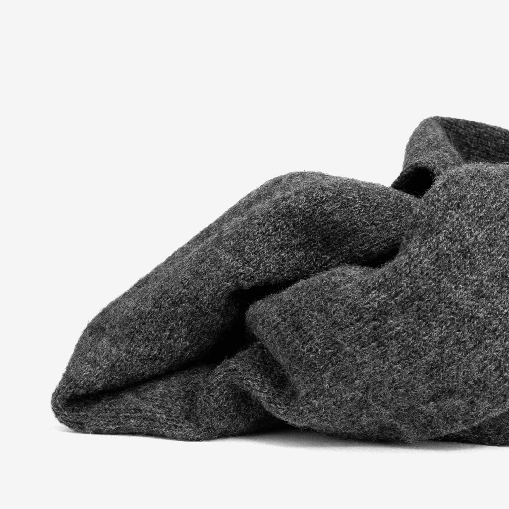 Martino-Small-Scarf-Cashmere-Dark-Grey-7