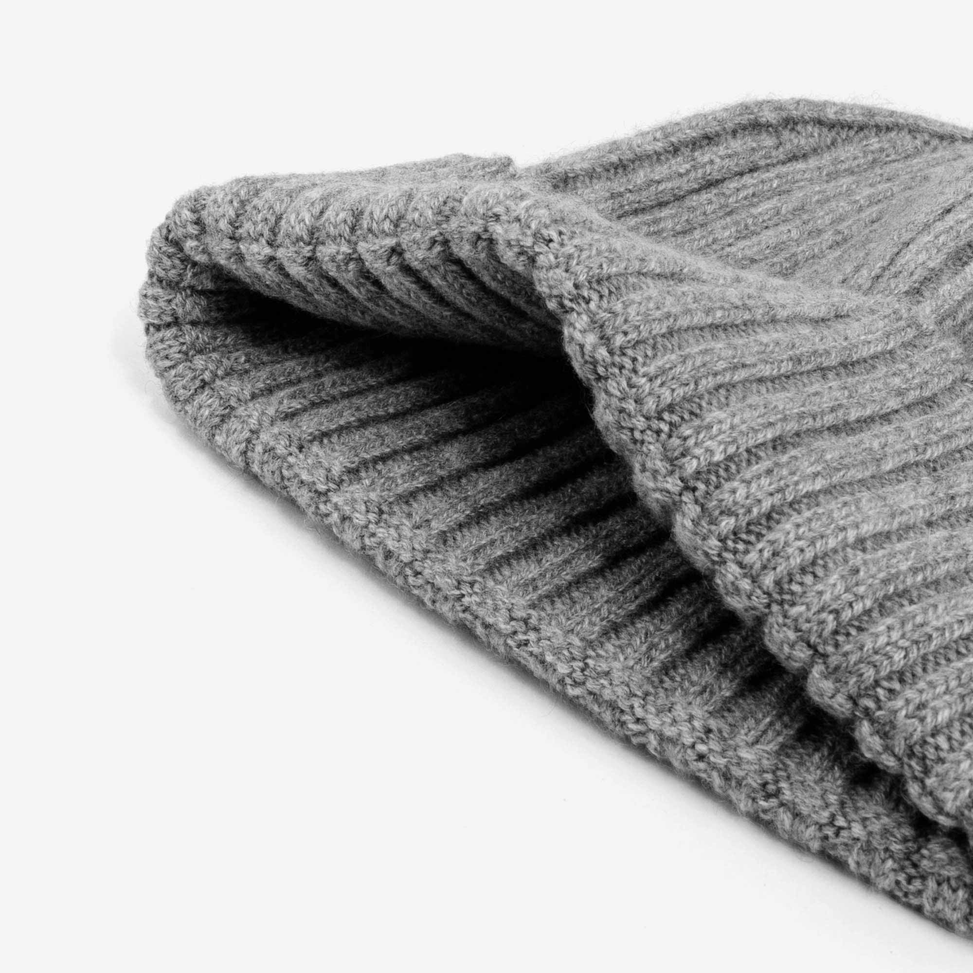 Mattia-Beanie-Cashmere-Light-Grey-3