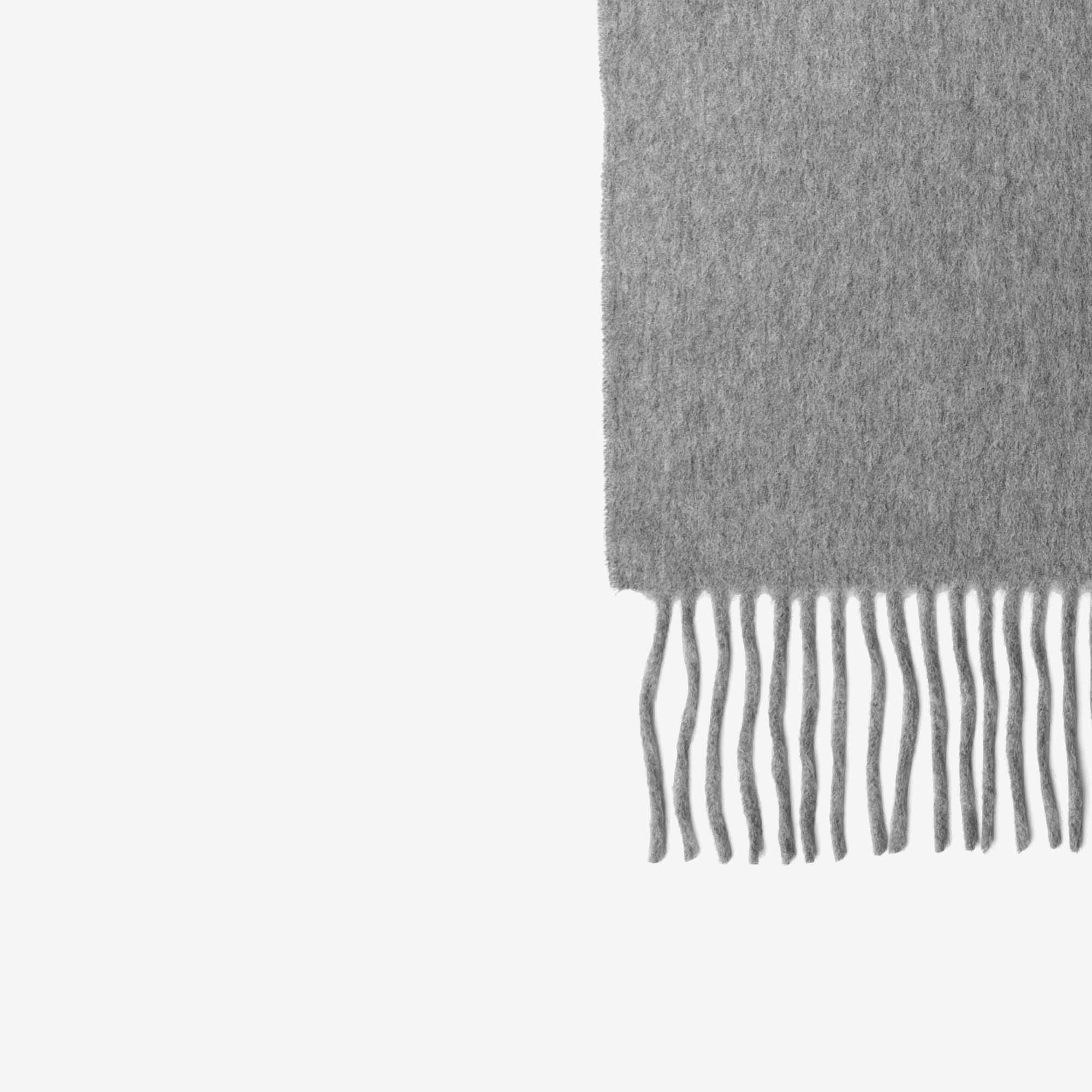 Mattia-Big-Scarf-Cashmere-Light-Grey-4