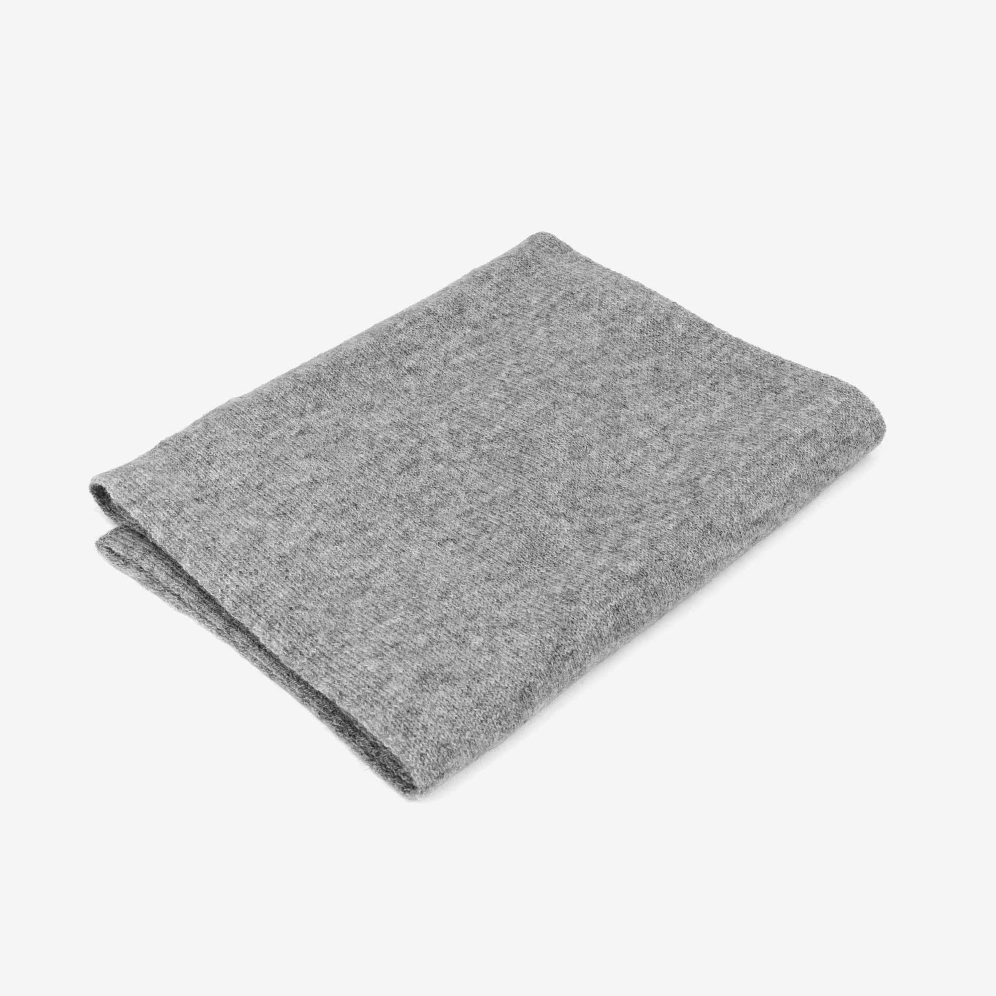 Mattia-Small-Scarf-Cashmere-Light-Grey-2